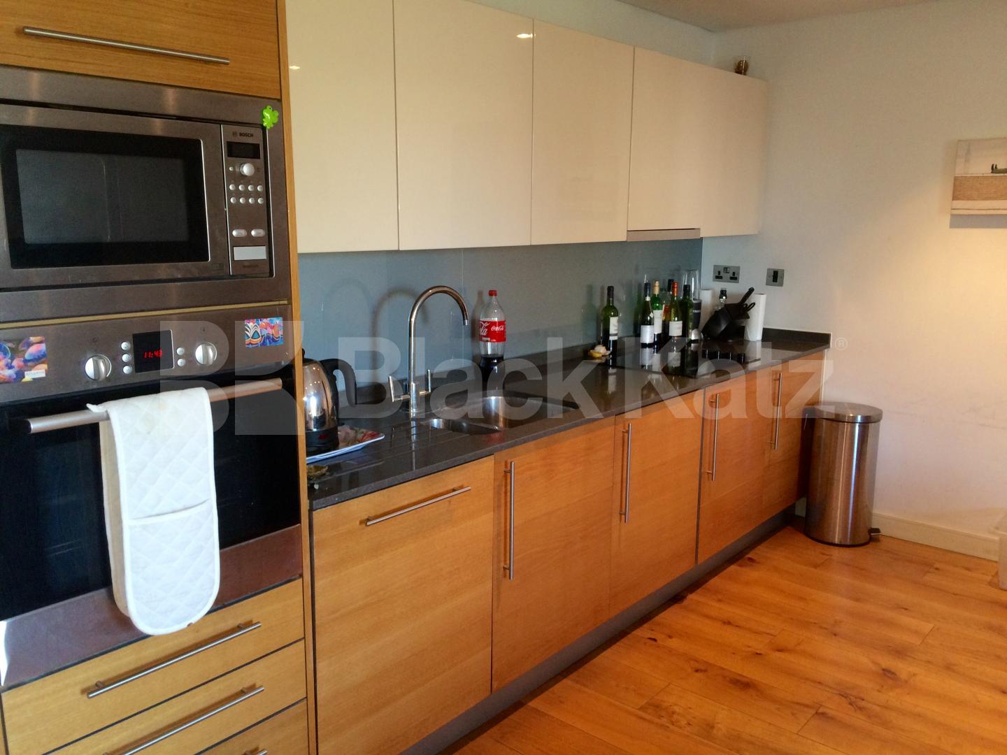 			UNDER OFFER , 2 Bedroom, 1 bath, 1 reception Apartment			 12 Bermondsey Square , London Bridge